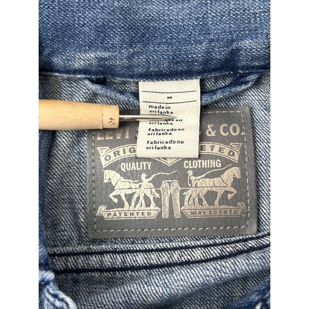Womens Levi's Jeans Silver Label Denim Jacket Medium Whisker Fade Trucker Chic - Picture 4 of 8